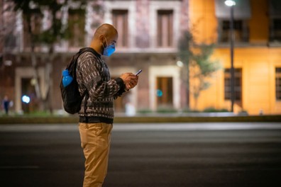 Je telefoon in Lyon: wat reist er mee over de grens en wat niet?